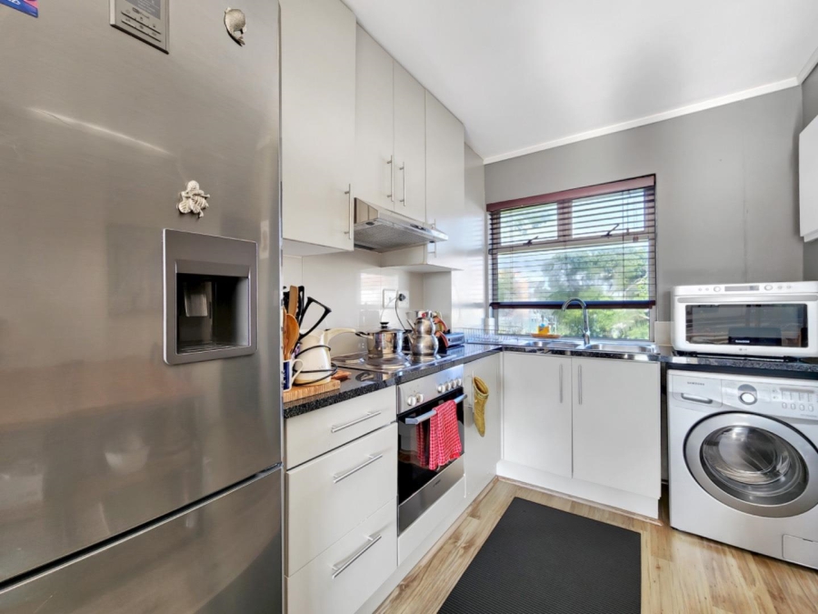 To Let 2 Bedroom Property for Rent in Sea Point Western Cape